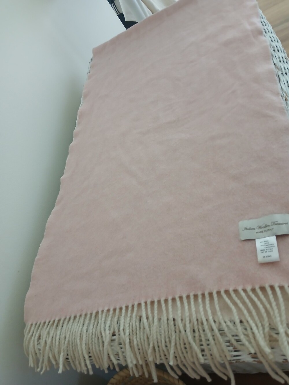 Soft Whool And Cashmere Pink Fringe Throw Blanket ( Made In Italy)